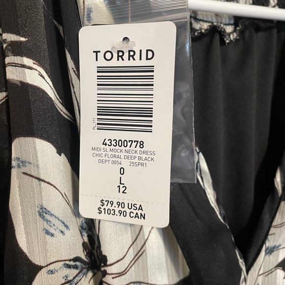 Elegant Black and White Floral Dress - Picture 3 of 3